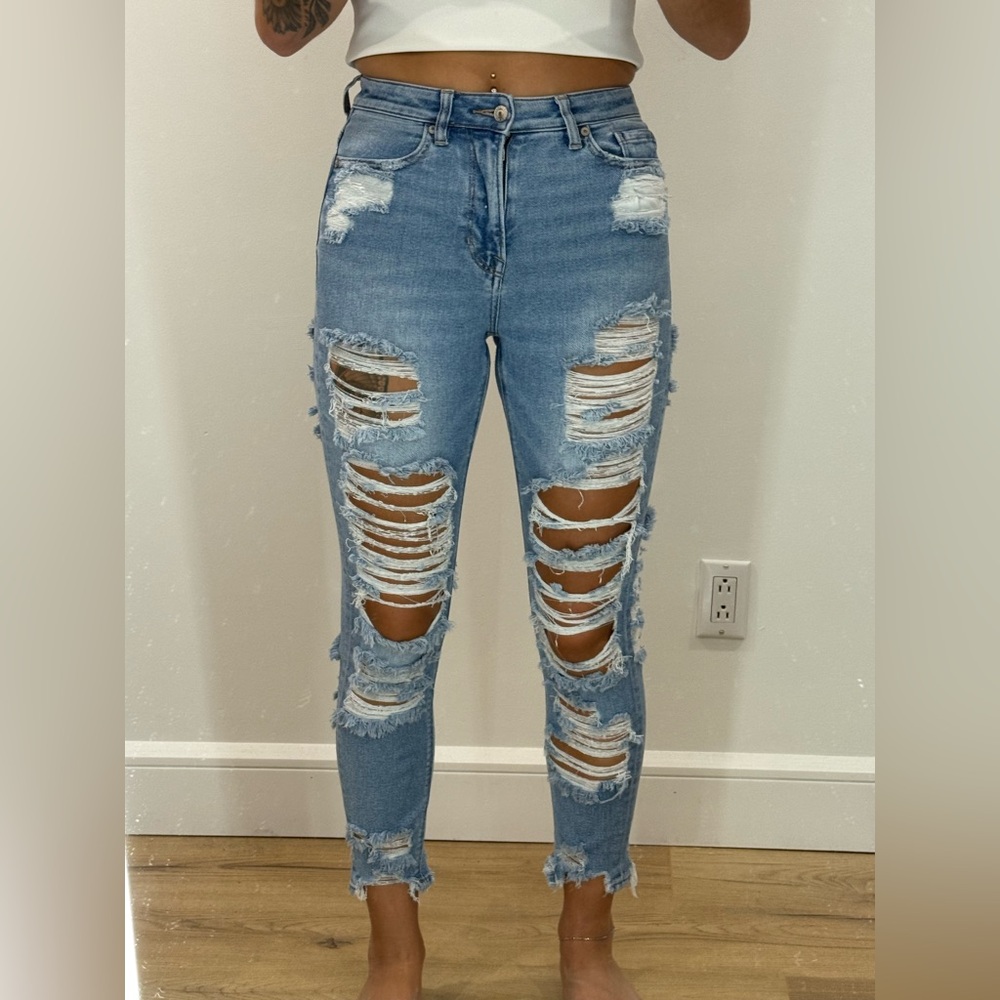American Eagle Outfitters Light Blue Distressed Skinny Jeans